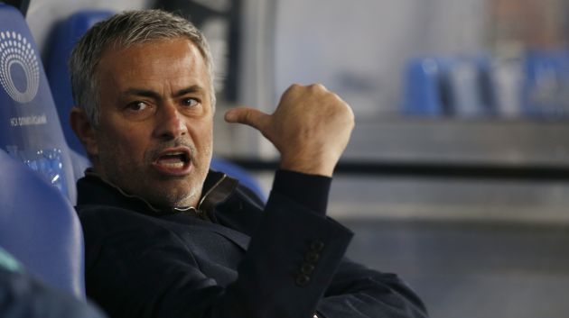 José Mourinho salió campeón con el Chelsea la temporada pasada. (Reuters) 
