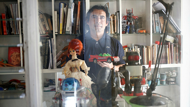 Enrico es también un coleccionista conocedor con juguetes de edición limitada. (César Fajardo)