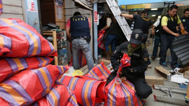 Policía fue grabado robando celulares y tablet en un operativo en tienda. (Andina/Archivo/Imagen referencial)