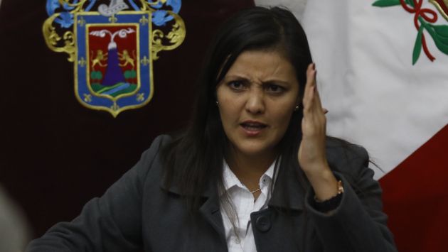 Pide prudencia. Yamila Osorio explica su postura y de paso da ‘jalón de orejas’ a alcalde de Arequipa. (Heiner Aparicio)