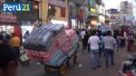Caos en Navidad. Comerciantes desalojados del Mercado Central se han refugiado en Gamarra. (Perú21)
