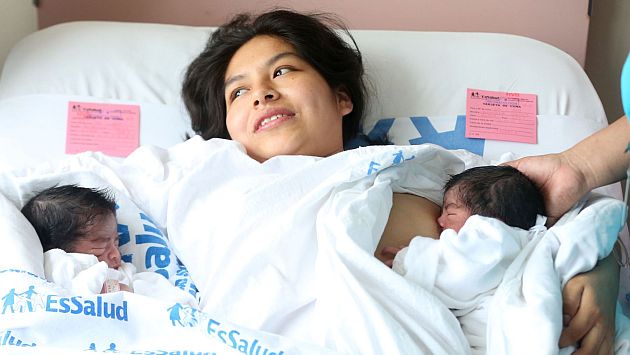 Gemelas fueron las primeras bebés nacidas en el año 2016. (Andina)