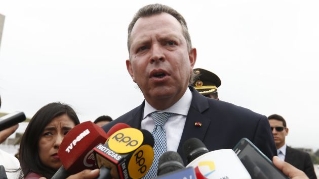 Ministro de Defensa confirma que hay militares implicados en el robo de fusiles en cuartel de Iquitos. (Perú21)