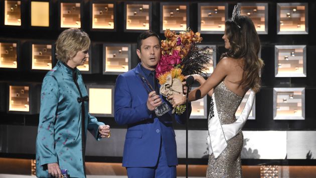 Jane Lynch parodió error de Steve Harvey en Miss Universo 2015. (AP)