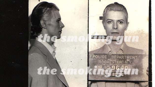 David Bowie: Mira el 'mugshot' del artista cuando lo metieron preso (The smoking gun)