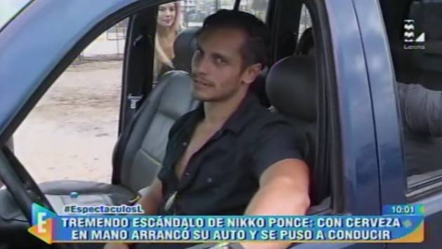 Nikko Ponce captado manejando con botella de licor en la mano. (Latina)