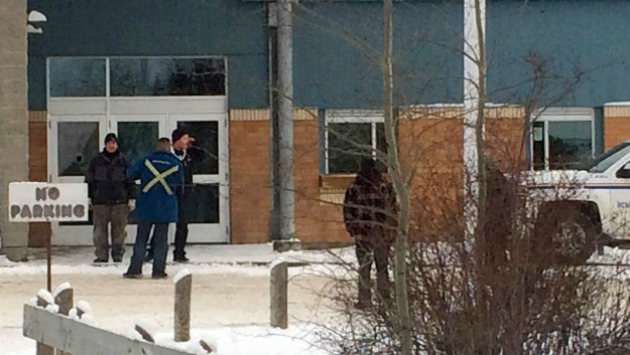 Canadá: Centro educativo sigue cerrado tras ataque (AP)
