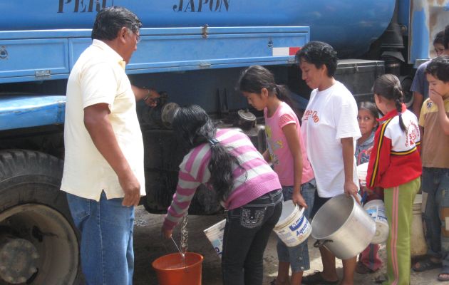 Familias pagan S/15 por metro cúbico del camión cisterna. (Perú21)