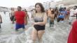 Lourdes Flores bailó y se bañó en la playa de Punta Hermosa como parte de la campaña de Alianza Popular