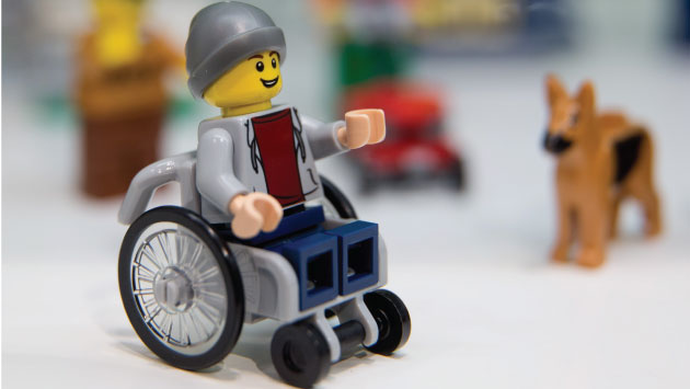Lego presenta su primera figura con discapacidad (AFP)