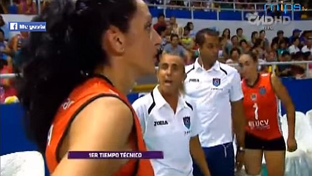 Natalia Málaga se enfrentó ‘boca a boca’ con jugadora durante partido de vóley. (Captura de video)