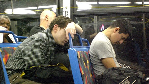 ¿Por qué hay personas que duermen en el bus y despiertan justo antes de su paradero? (Difusión)