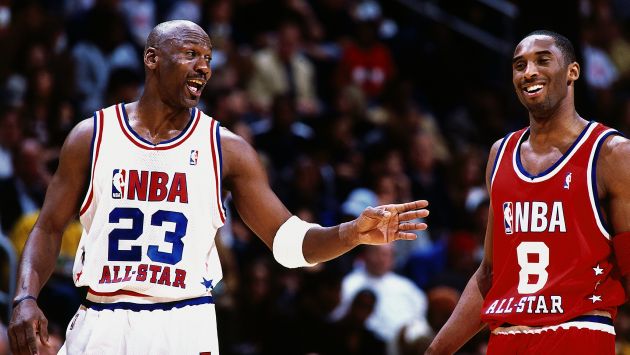Michael Jordan le regaló 30 pares de zapatillas deportivas a Kobe Bryant. (Facebook)