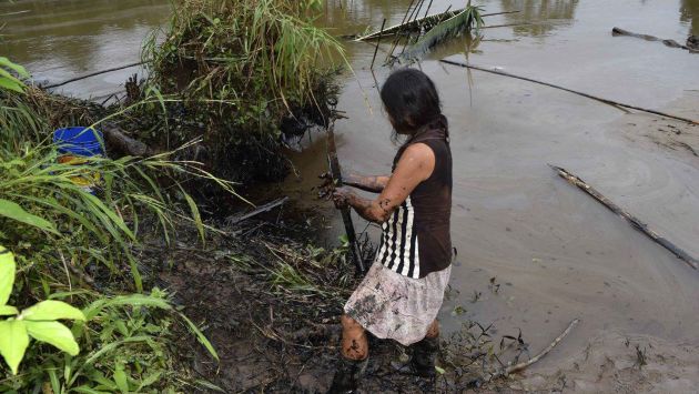 Ministerio de Salud declara en emergencia sanitaria calidad de agua de ríos tras derrame de petróleo. (EFE)