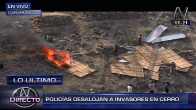 Policía desaloja con bombas lacrimógenas a invasores en cerro de Carapongo. (Captura de TV)
