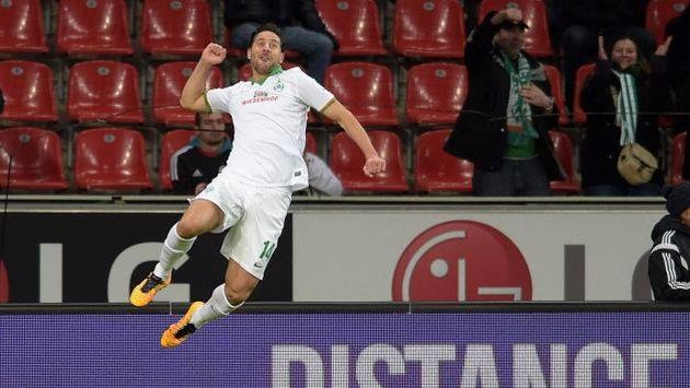 Claudio Pizarro anotó en la victoria del Werder Bremen. (EFE)