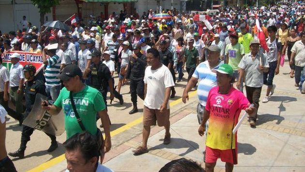 Ucayali: Protestas se radicalizarán para exigir reducción de costos de agua y luz. (El Comercio)