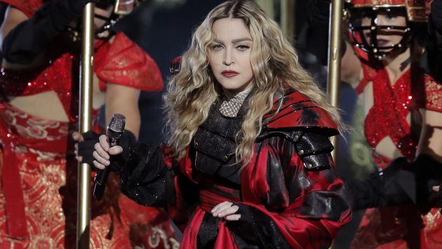 Madonna se sobrepasó con una menor de 17 años que subió al escenario. (AP)