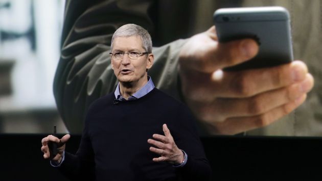 Apple dijo que no dará el brazo a torcer en defensa de privacidad del iPhone. (AP)