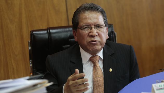 A paso firme. El fiscal Pablo Sánchez lucha contra la corrupción. (Perú21) 