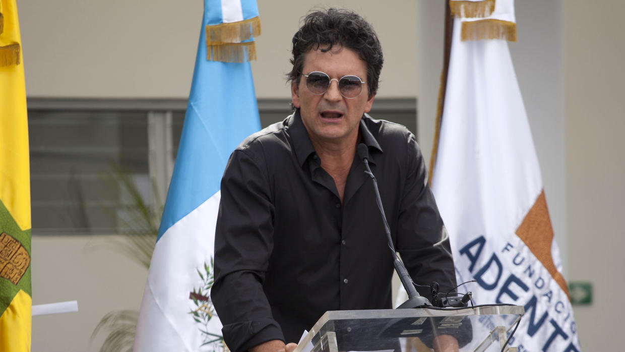 Ricardo Arjona inauguró su segunda escuela en Guatemala. (AP)