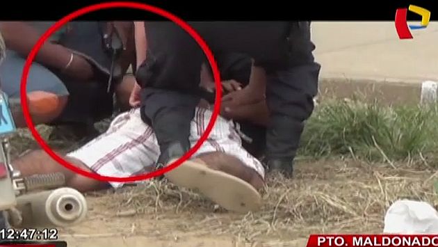Madre de Dios: Captan el preciso momento en que un Policía 'sembró' granada a un detenido. (Panamericana)