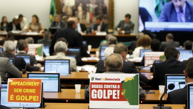 Comisión parlamentaria aprobó abrir juicio político contra Dilma Rousseff, presidenta de Brasil. (EFE)