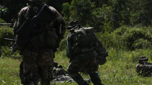 Fuerzas Armadas intentan cortar operaciones narcoterroristas en el Vraem. (Perú21)