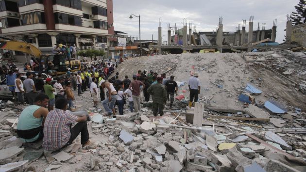Un terremoto de 7,8 grados de intensidad asoló Ecuador el último sábado. (AP)