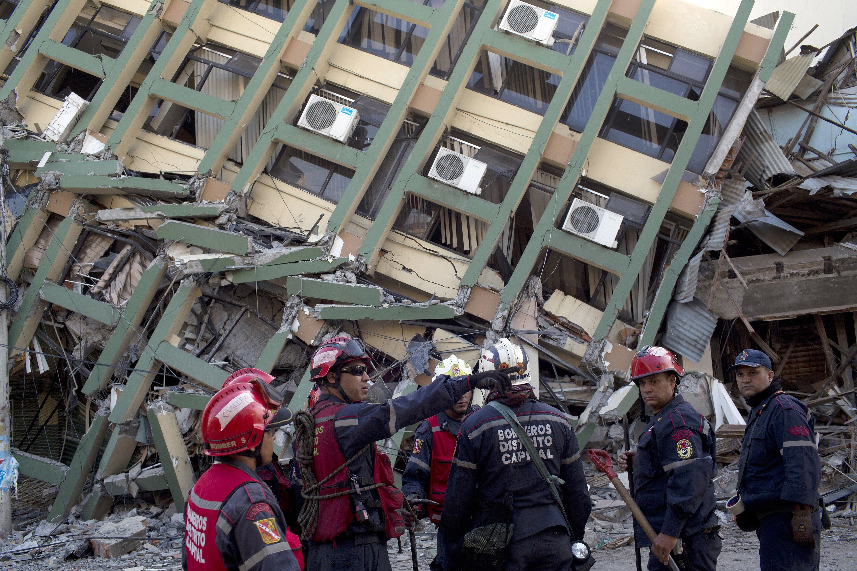 Ecuador: Aumentaron a 413 los muertos por terremoto de 7.8 grados [Fotos]