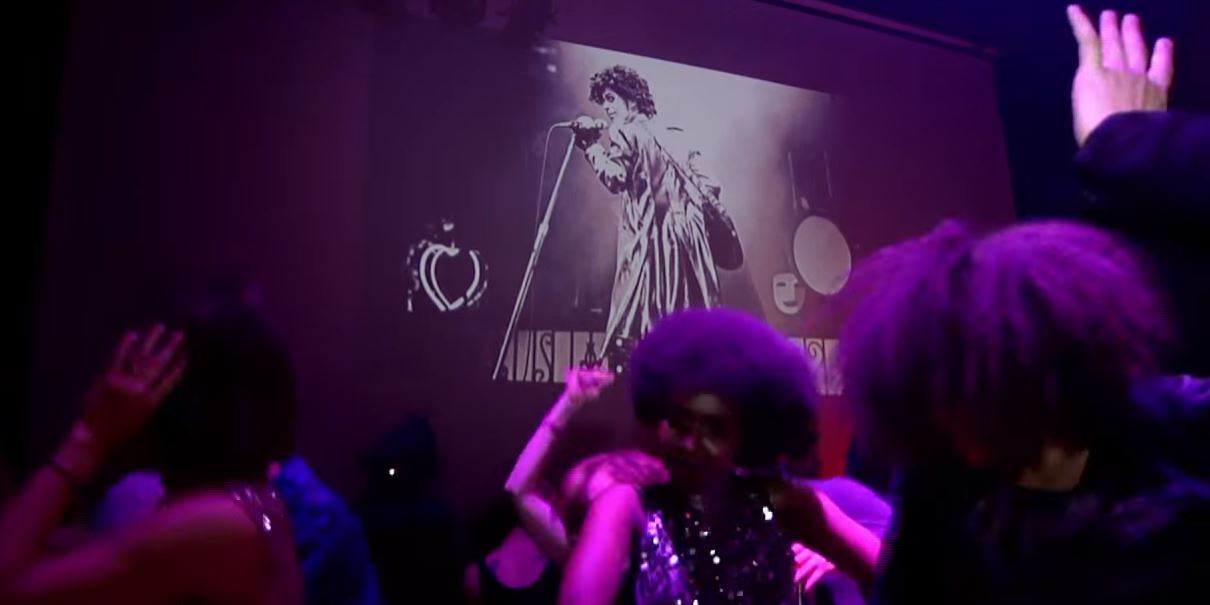 Prince: Fans recuerdan al cantante bailando en Minneapolis y Nueva York (AFP)