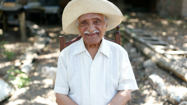 Leoncio Bueno es el poeta más longevo del Perú. (Atoq Ramón)