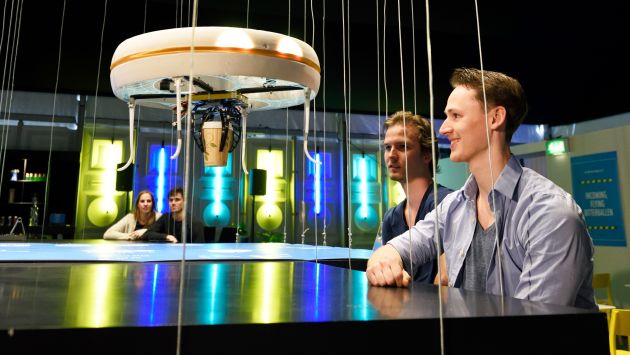 Holanda: Abrió el primer 'Dron Café' del mundo en la universidad de Eindhoven. (AFP)