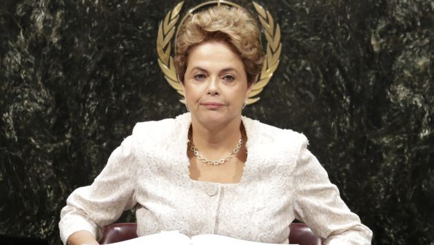 Dilma Rousseff retornó a Brasil para preparar su defensa ante comisión del Senado que la investiga. (AP)