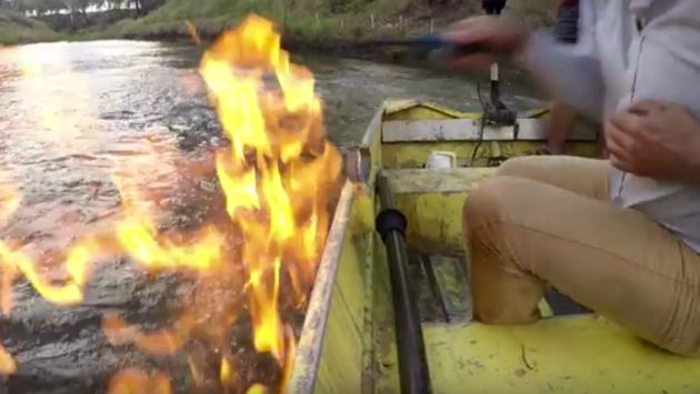 Australia: Político ecologista incendió un río para demostrar que había gas metano. (YouTube/Jeremy Buckingham)
