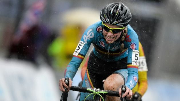 Suspenden por seis años a ciclista belga que instaló un motor en su bicicleta. (EFE)