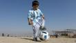 Niño afgano seguidor de Lionel Messi dejó su país tras recibir amenazas
