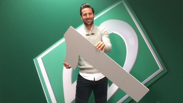 Claudio Pizarro celebró renovación con el Werder Bremen. (Facebook Werder Bremen)