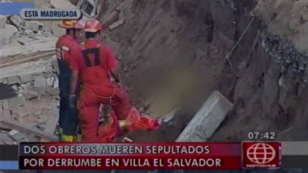 Dos obreros murieron sepultados por derrumbe en Villa El Salvador. (Captura de TV)