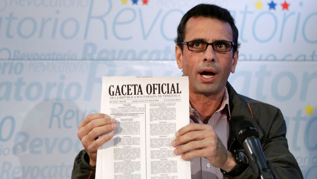 Venezuela: Capriles invocó a las fuerzas del orden a decidir entre la Constitución y Maduro. (Reuters)