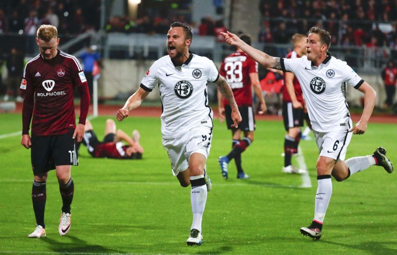 Eintracht Frankfurt de Carlos Zambrano venció 1-0 a Nuremberg