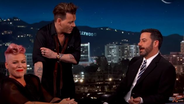 Pink no supo cómo reaccionar al conocer a Johnny Depp en televisión. (‘Jimmy Kimmel Live!’)