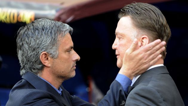 José Mourinho reemplazaría a Louis van Gaal en el Manchester United. (AFP)