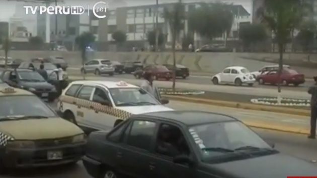 Persecución policial generó gran congestión vehicular en al Vía Expresa. (TV Perú)