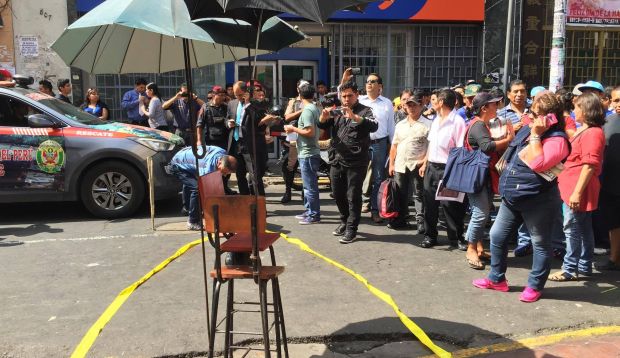 Dos ‘marcas’ que robaron a cambistas en el Barrio Chino fugaron del país. (Perú21)