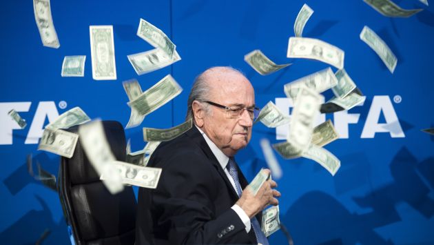 Joseph Blatter y otros dos ex directivos se repartieron US$80 millones en 5 años. (AP)