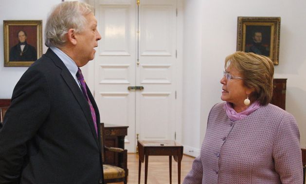 Jorge Burgos renunció a sus cargos ministeriales por diferencias con la presidente Michelle Bachelet. (Radio UChile)