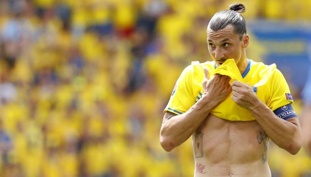 Zlatan Ibrahimovic dejará de vestir la camiseta amarilla luego de 15 años. (Reuters)