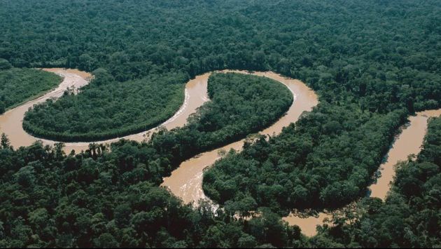 Autoridades y activistas firman acuerdo para proteger la cuenca en el río Amazonas. (Trome)