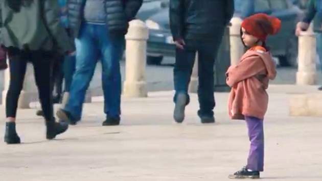 Unicef: ¿Qué harías si vieras a una niña de 6 años sola en la calle? (YouTube)